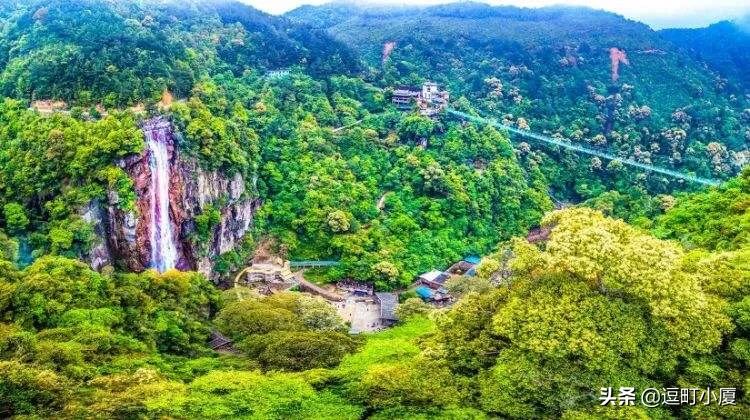 全国少见的双层极限玻璃悬桥，占地8800亩的现实版山水武侠世界